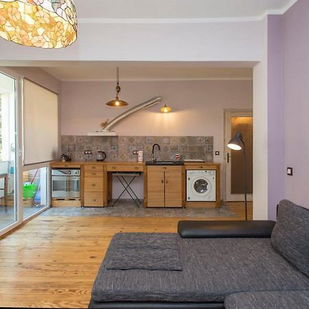 Colorful 2Bdr Apartment In The City Center Sofia Esterno foto