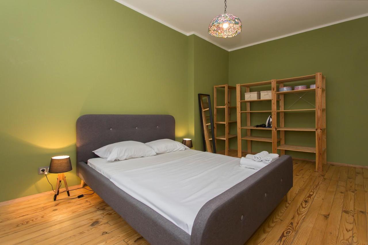 Colorful 2Bdr Apartment In The City Center Sofia Esterno foto