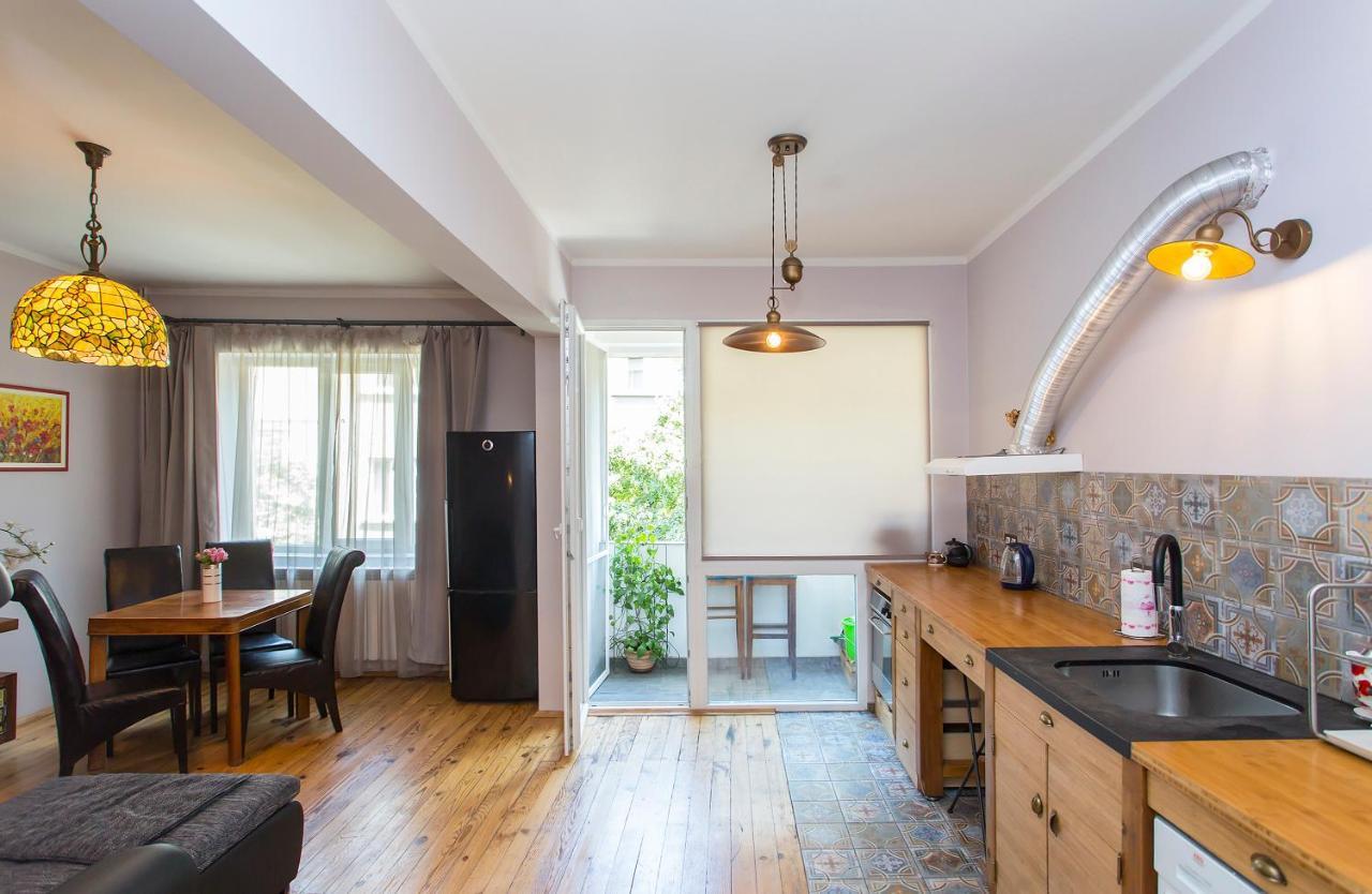 Colorful 2Bdr Apartment In The City Center Sofia Esterno foto