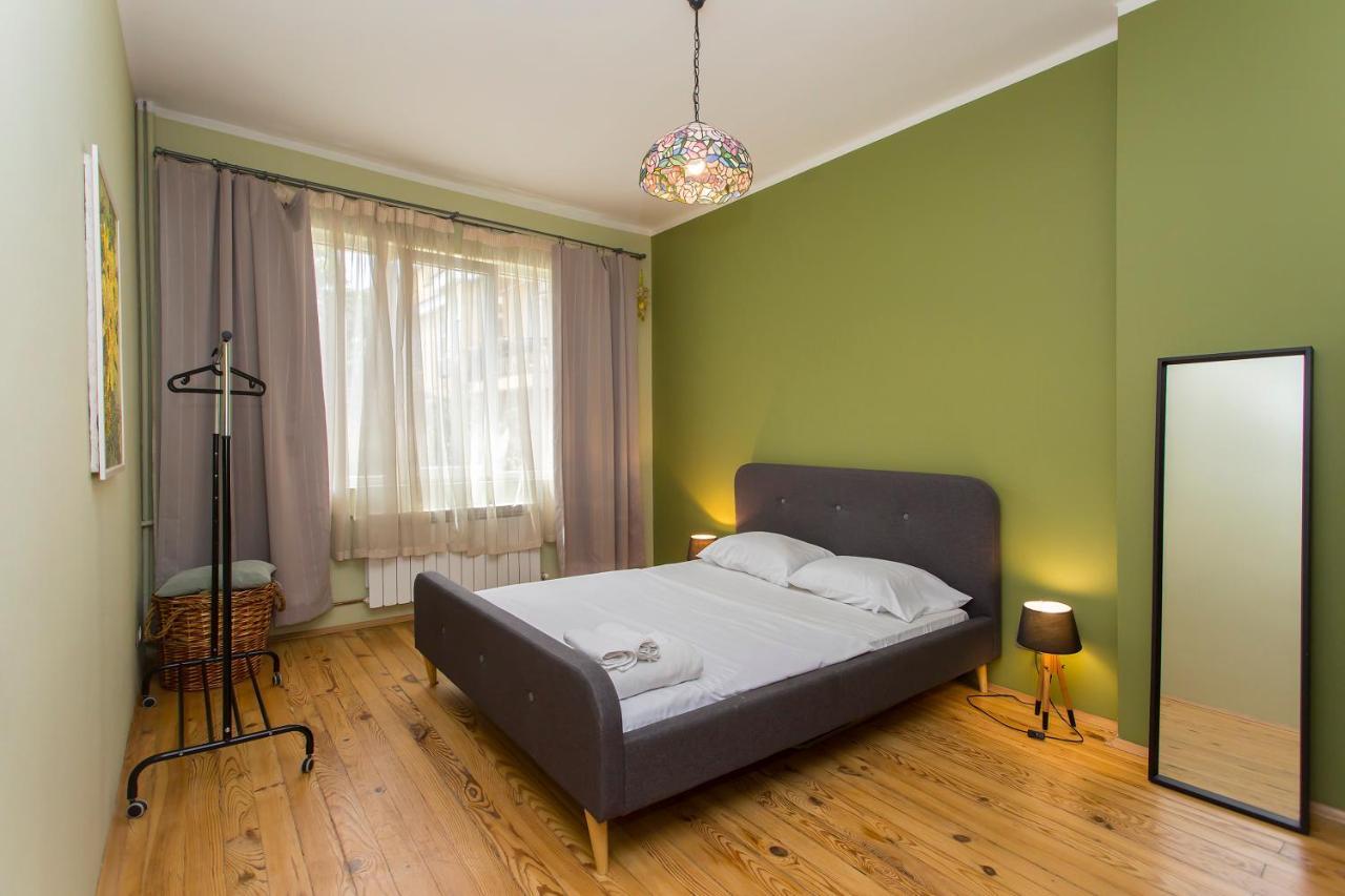 Colorful 2Bdr Apartment In The City Center Sofia Esterno foto