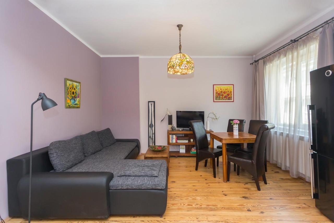 Colorful 2Bdr Apartment In The City Center Sofia Esterno foto