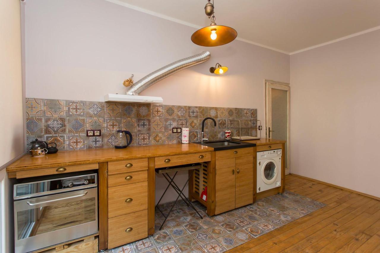 Colorful 2Bdr Apartment In The City Center Sofia Esterno foto