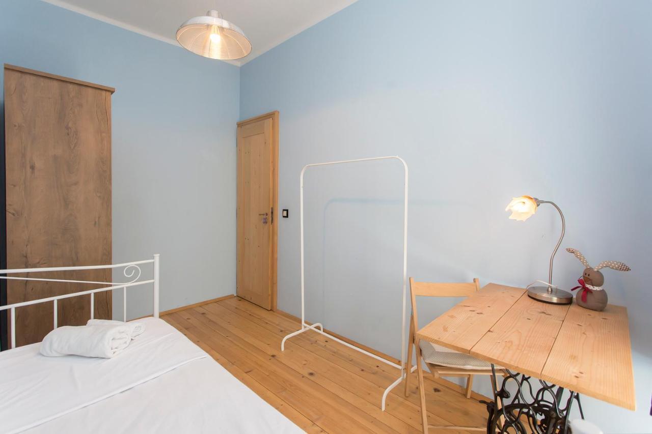 Colorful 2Bdr Apartment In The City Center Sofia Esterno foto